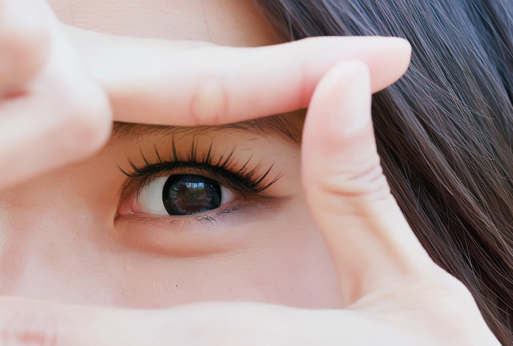 Reducing wrinkles around your eyes